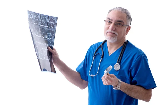 White bearded old doctor radiologist working in clinic — Stock Photo, Image