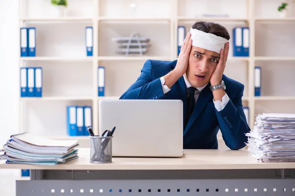 Head injured male employee working in the office