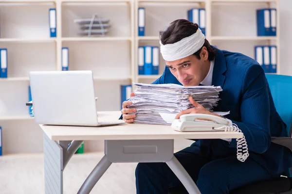 Head injured male employee working in the office