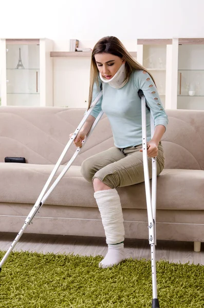 Young woman after car accident suffering at home — Stock Photo, Image