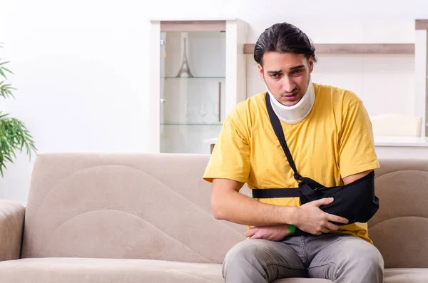 Young man after car accident suffering at home — Stock Photo, Image