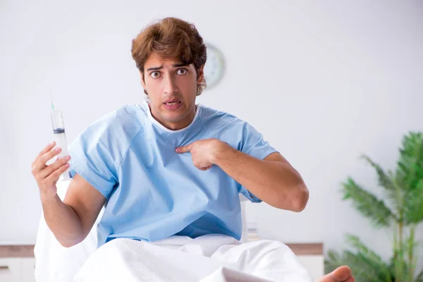 Young male patient lying on couch in hospital — Stock Photo, Image