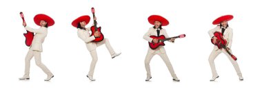 Gitar üzerinde beyaz izole tutan takım elbiseyle komik Meksika