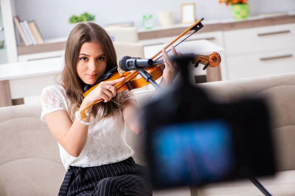 Keman çalan güzel bir blog yazarı