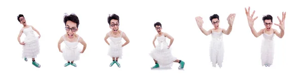 Grappige mens dragen in vrouw jurk geïsoleerd op wit — Stockfoto