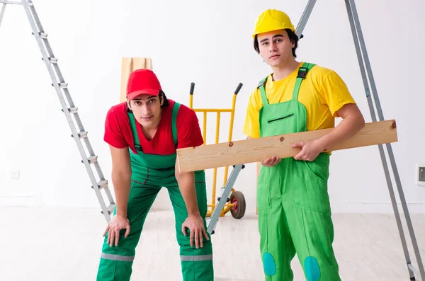 Two workers contractors working indoors — Stock Photo, Image