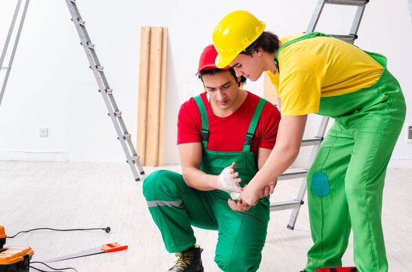 Injured worker and his workmate 