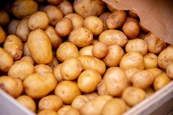 Patatas en la pantalla del mercado — Foto de Stock