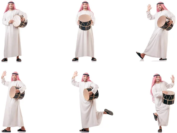 Hombre árabe con tambor aislado en blanco — Foto de Stock