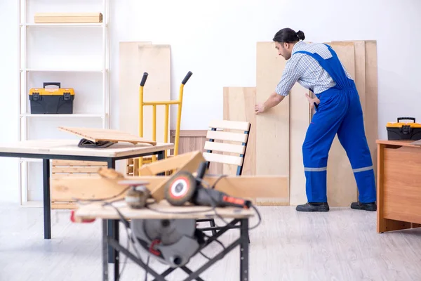 Young male carpenter working indoors — Stock Photo, Image