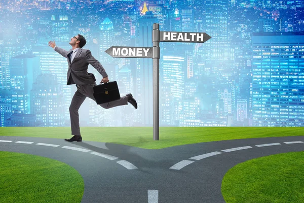 Empresario elegir entre el dinero y la salud — Foto de Stock