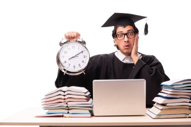 Beyaz tenli yakışıklı bir öğrenci. 