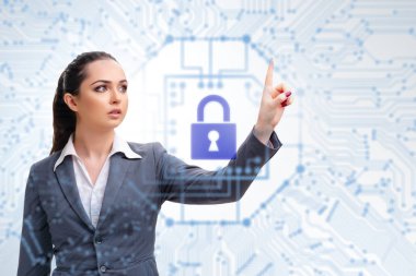 Dijital güvenlik kavramındaki adam düğmeye basıyor