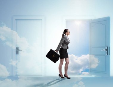 İş kadını birçok iş fırsatıyla karşı karşıya