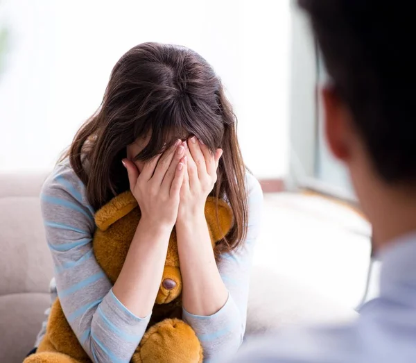 Patient zur Untersuchung beim Psychiater — Stockfoto