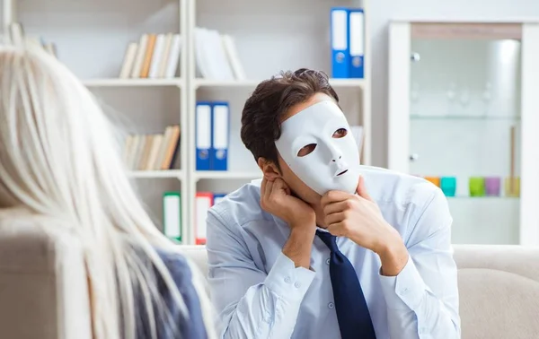 Jonge man bezoekt psychiater dokter voor overleg — Stockfoto