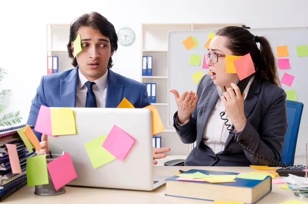 Two colleagues employees working in the office — Stock Photo, Image