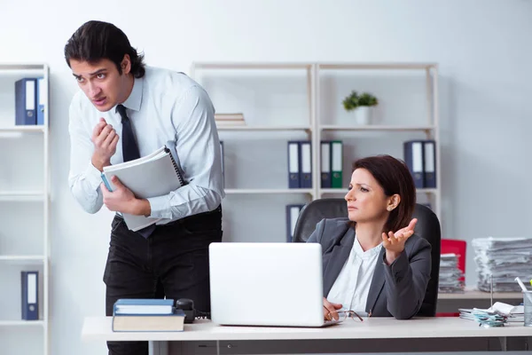 Old female boss and young male employee in the office — Stock Photo, Image