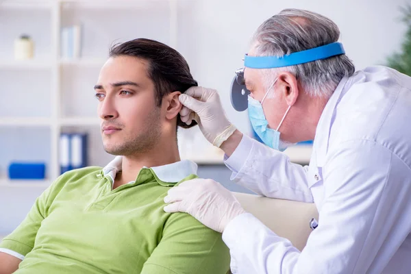 Male patient visiting doctor otolaryngologist — Stock Photo, Image