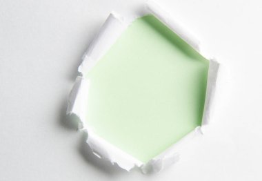 Mesajınız için boş alanı olan yırtık kağıt