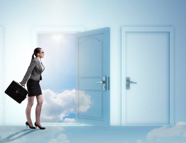 İş kadını birçok iş fırsatıyla karşı karşıya