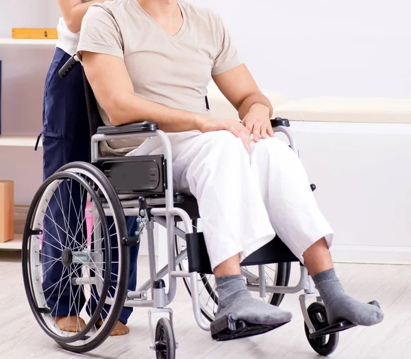 Patient recovering in hospital after injury trauma — Stock Photo, Image