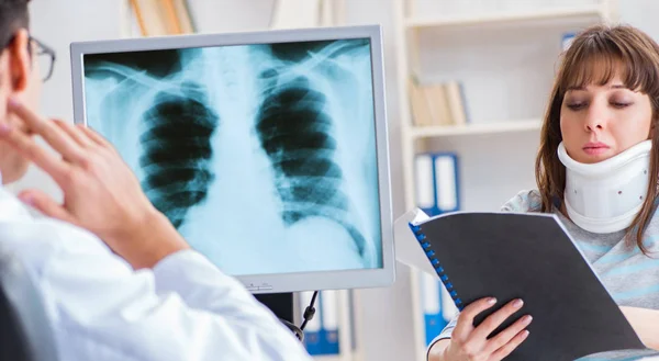 Young woman visiting radiologist for x-ray exam — Stock Image Young woman visiting radiologist for x-ray exam Stock Image