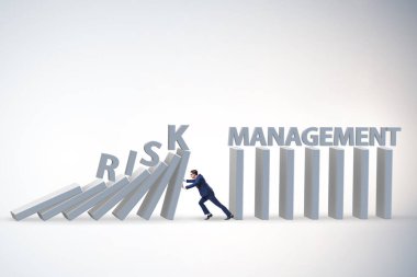 Risk yönetimi kavramında iş adamı