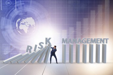 Risk yönetimi kavramında iş adamı