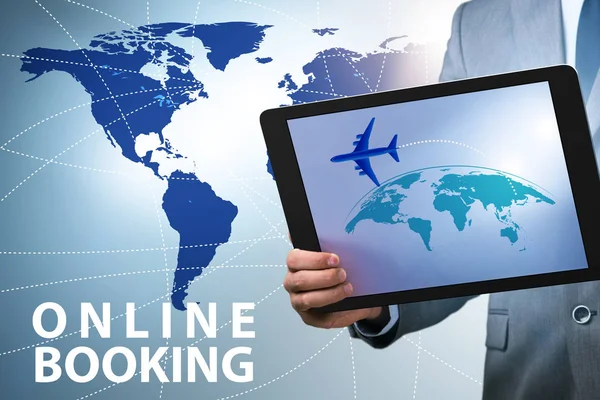 Conceito de reserva de viagens aéreas online — Fotografia de Stock