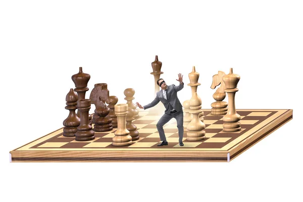Бизнесмен в большой шахматной доске в концепции стратегии — стоковое фото
