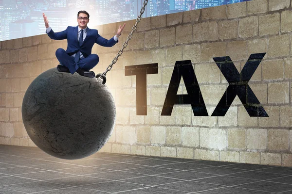 Επιχειρηματίας στην έννοια της υποβολής φορολογικής δήλωσης — Φωτογραφία Αρχείου