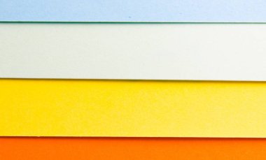 Mesajınız için boş alanı olan yırtık kağıt