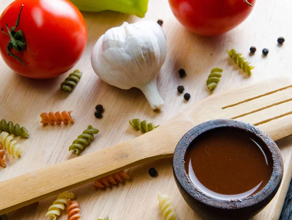 Ingredientes prontos para molho de massas italiano — Fotografia de Stock