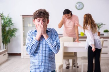 Karı-koca ve çocukla aile içi anlaşmazlık