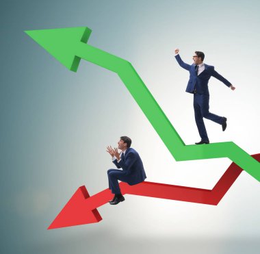 Büyüme ve gerileme grafikleriyle iş adamı