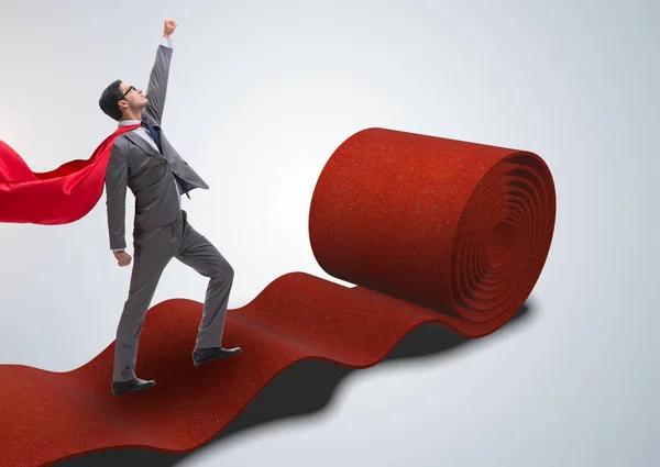 Super-herói no tapete vermelho no conceito de sucesso — Fotografia de Stock