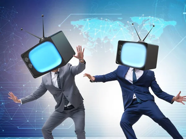Concepto de zombie de medios con el hombre y el televisor en lugar de cabeza —  Fotos de Stock
