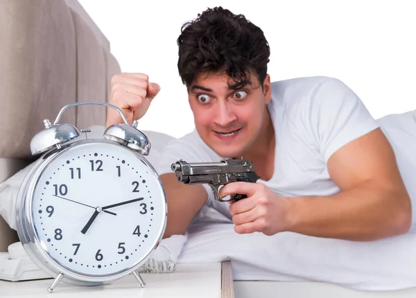 Hombre en la cama sufriendo de insomnio —  Fotos de Stock