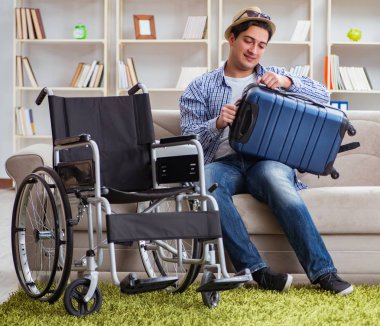 Genç engelli adam yaz tatiline hazırlanıyor