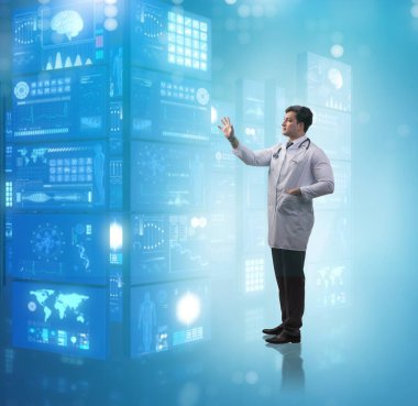 Doktorun teletıp konsepti düğmelere basıyor