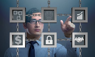 Engelleme zinciri kripto para birimi kavramında iş adamı