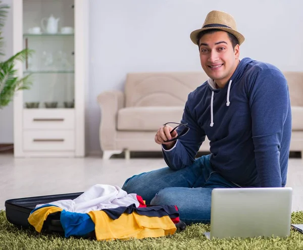 Tatil gezisini haritayla planlayan adam