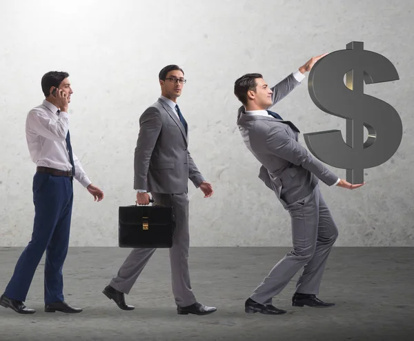 Erkeklerin aşamalarda ilerlediği iş konsepti