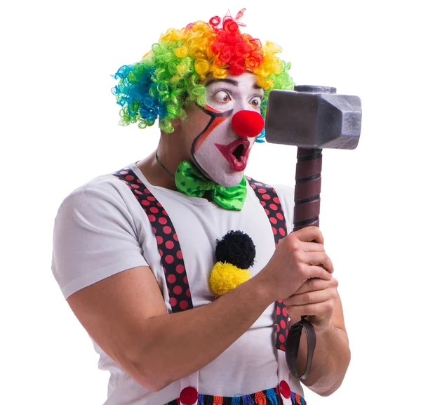 Lustige Clown mit einem Hammer isoliert auf weißem Hintergrund — Stockfoto