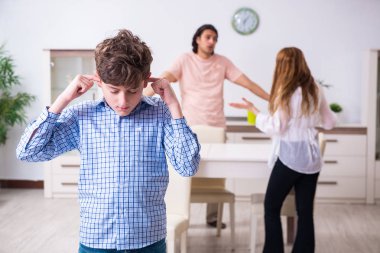 Karı-koca ve çocukla aile içi anlaşmazlık