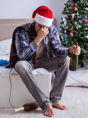 Adam noel partisinden sonra akşamdan kalma.