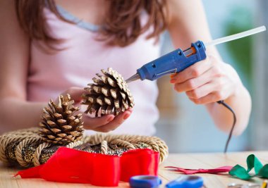 KADIN DIY Şenlik Dekorasyonları Yapıyor