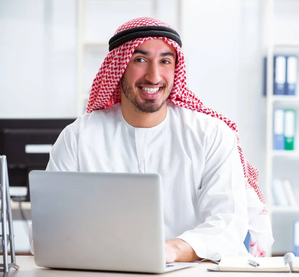 Arab businessman working in the office — Stock Photo, Image