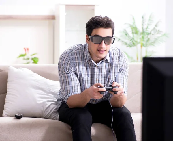 Hombre jugando juegos 3d en casa —  Fotos de Stock